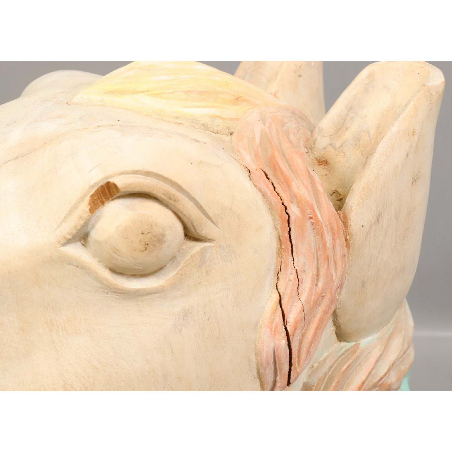 Cap de cal - sculptură în lemn, pictată în nuanțe pastel