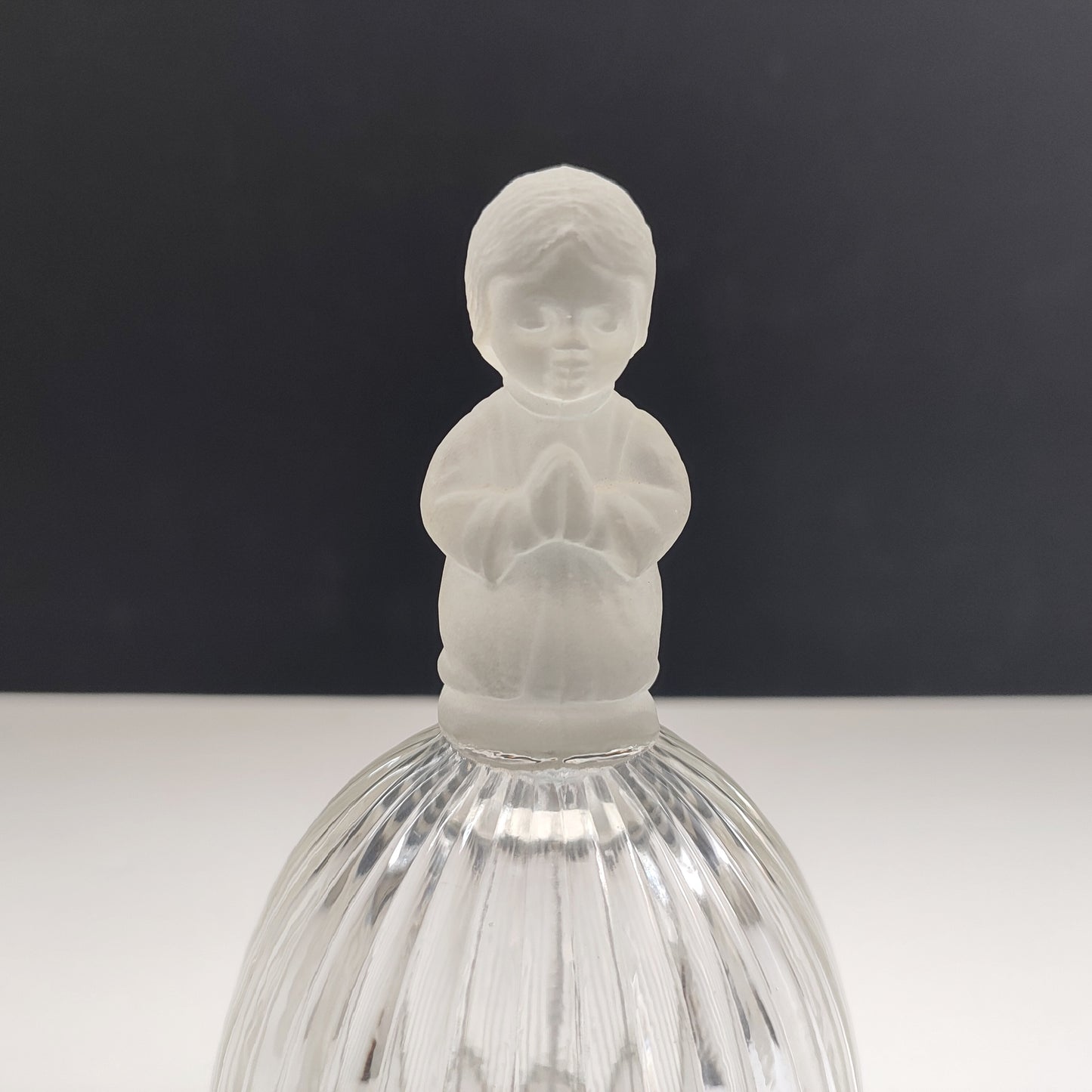 Clopoțel din Cristal Goebel - Copil rugandu-se - Germania de Vest, 1978