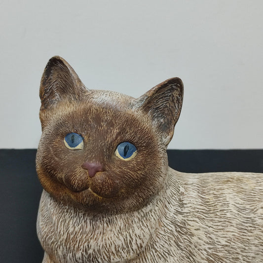 Sculptură Ceramică Pisică Siameză în Mărime Naturală - Pictată Manual, Secolul XX