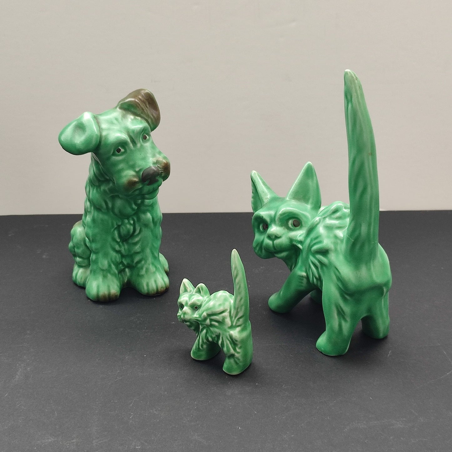 Set SylvaC anii 1930, două pisici „Scaredy Cat” și un Terrier
