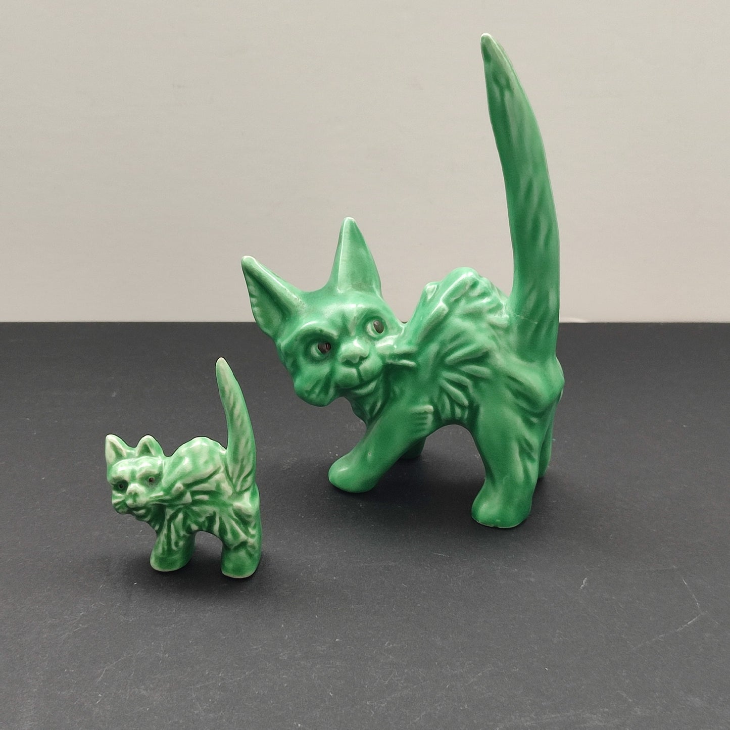 Set SylvaC anii 1930, două pisici „Scaredy Cat” și un Terrier