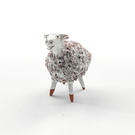 Figurina vintage din ceramică - miel alb cu textură sculpturală
