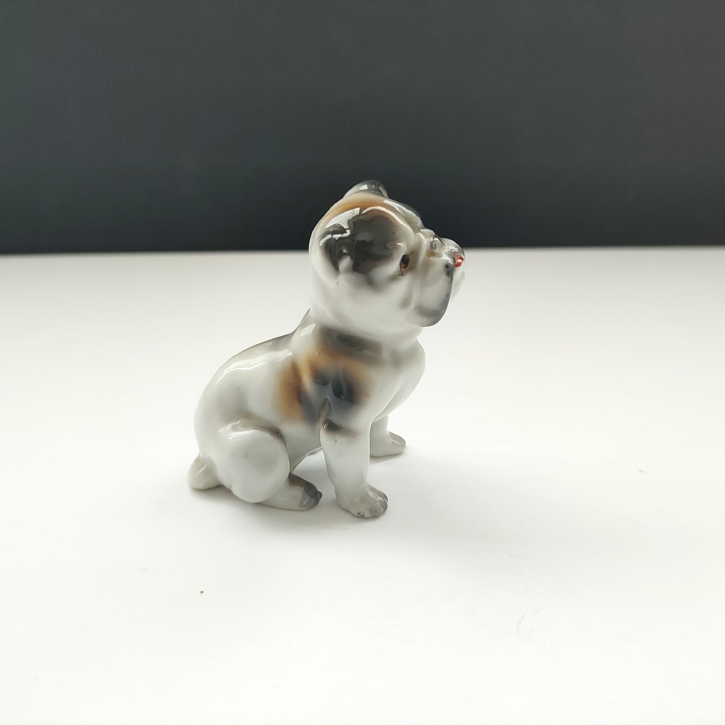 Figurină din porțelan Bulldog, pictată manual, vintage, cu ștampilă „Import”