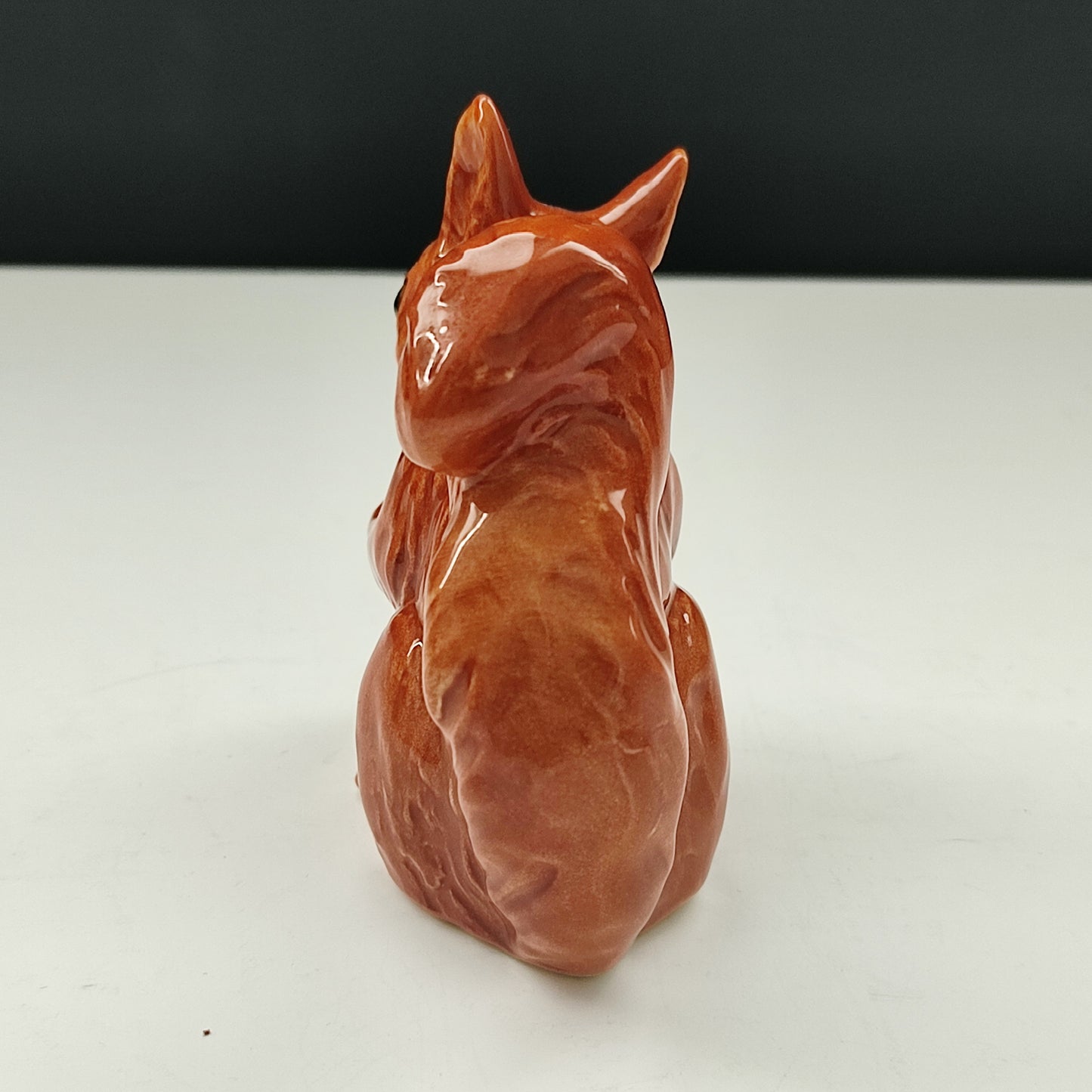 Miniatură Goebel din porțelan - veveriță cu ghindă, anii ’80