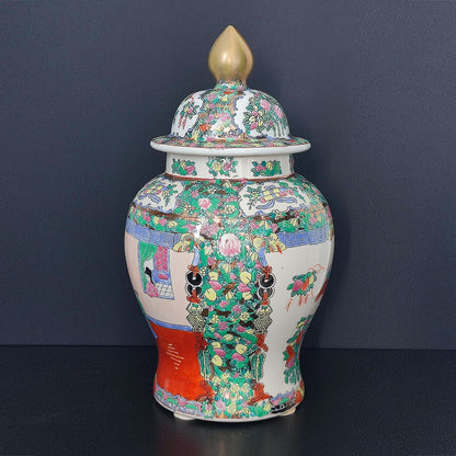 Vază mare chinezească cu capac, decor Famille Rose