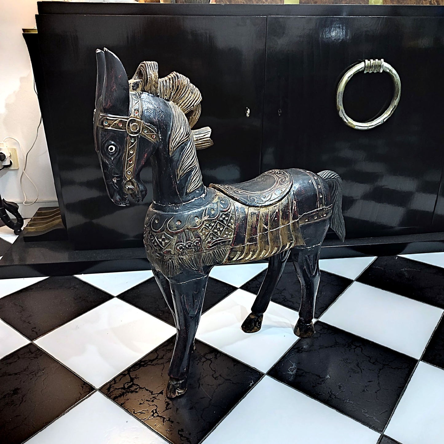Cal maiestuos - sculptat in lemn masiv și pictat manual