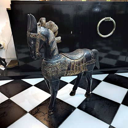 Cal maiestuos - sculptat in lemn masiv și pictat manual