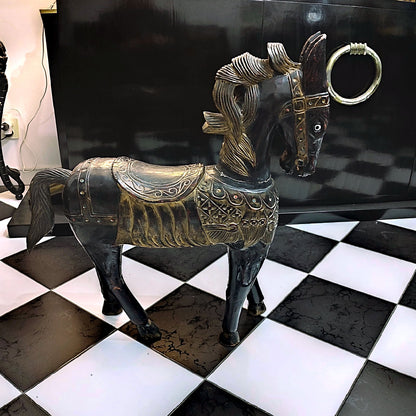 Cal maiestuos - sculptat in lemn masiv și pictat manual