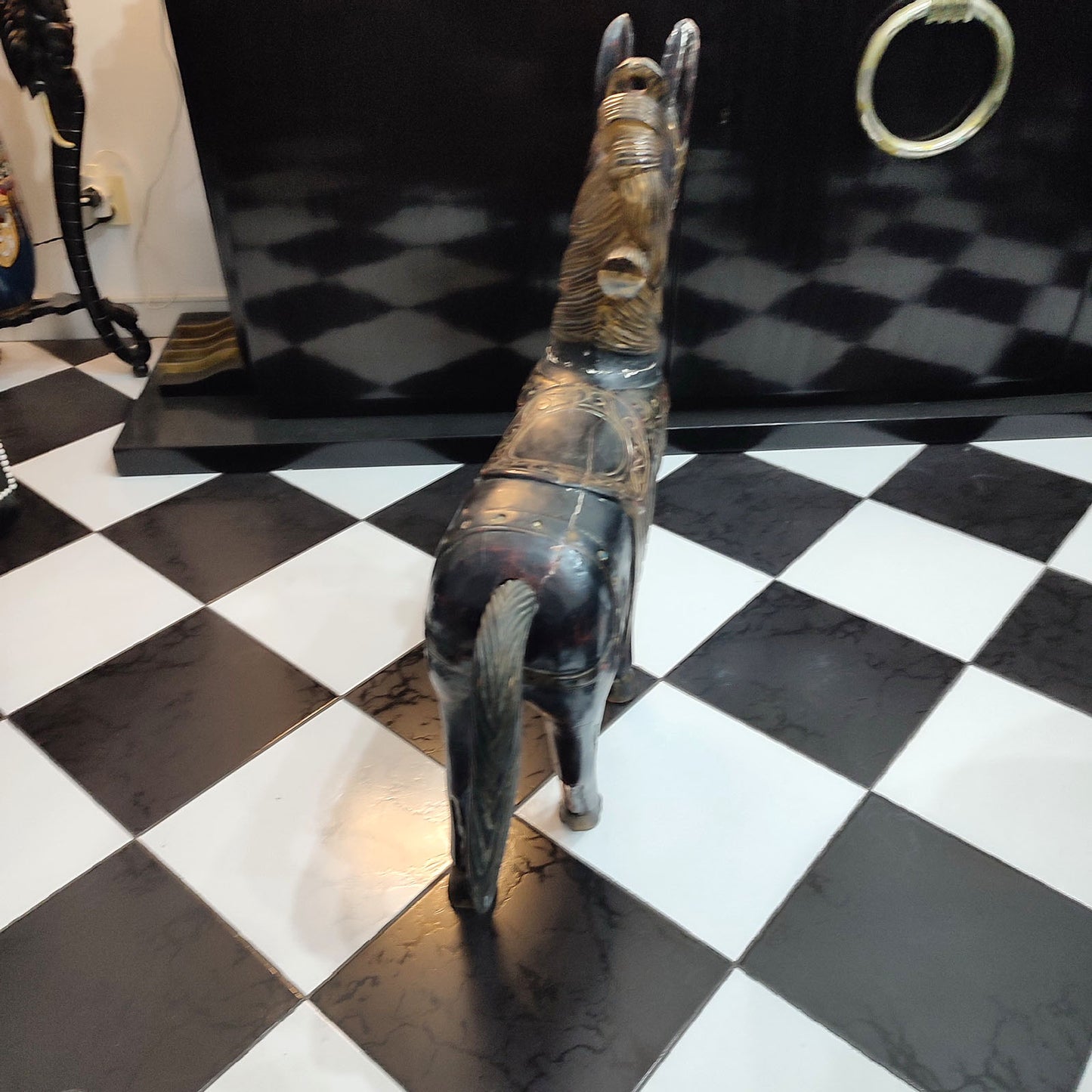 Cal maiestuos - sculptat in lemn masiv și pictat manual