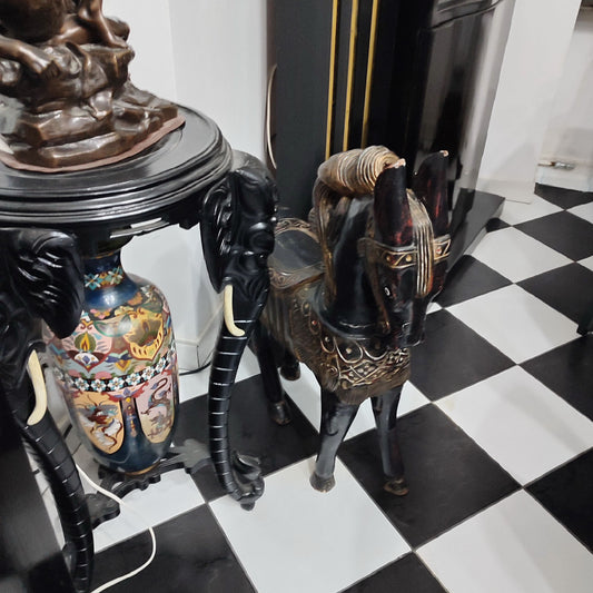 Cal maiestuos - sculptat in lemn masiv și pictat manual