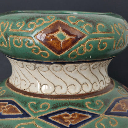 Vază decorativă din ceramică pictată