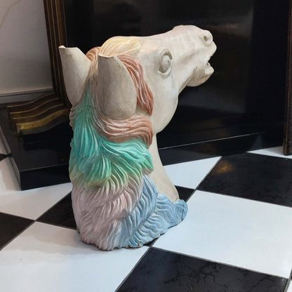 Cap de cal - sculptură în lemn, pictată în nuanțe pastel