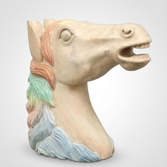 Cap de cal - sculptură în lemn, pictată în nuanțe pastel