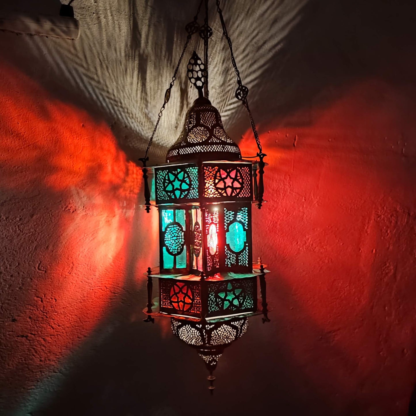 Lustră Antică Marocană din Alamă Perforată cu Sticlă Colorată