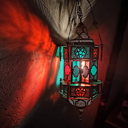 Lustră Antică Marocană din Alamă Perforată cu Sticlă Colorată