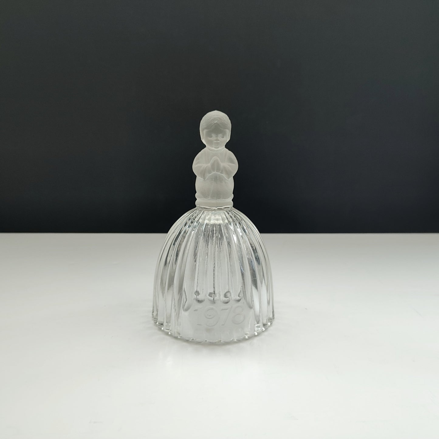 Clopoțel din Cristal Goebel - Copil rugandu-se - Germania de Vest, 1978