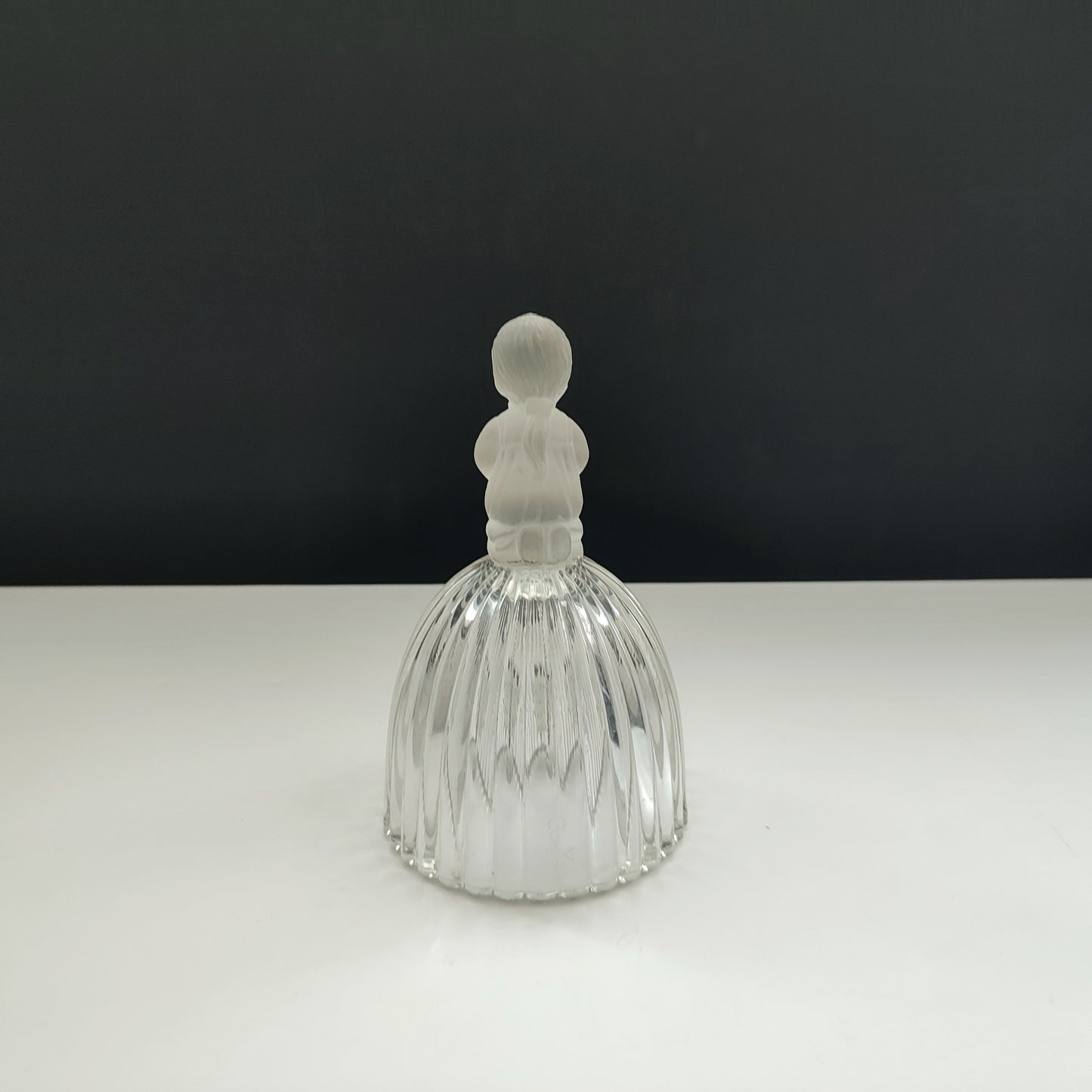 Clopoțel din Cristal Goebel - Copil rugandu-se - Germania de Vest, 1978